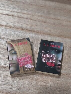 Zuru Mini Brands Books Series 1  L. J. Smith The Vampire Diaries